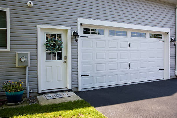 24/7 Emergency Garage Door Panel Replacement experts in Brownlee Park, MI